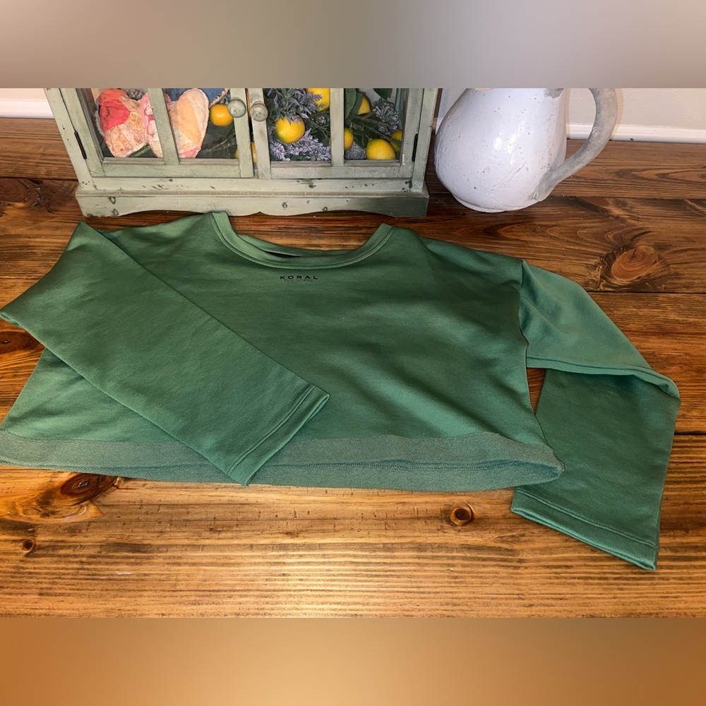 NWT Koral Green L Crop Pullover